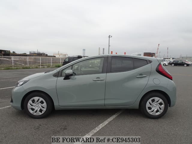 2022 Toyota Aqua, photo 2 of 3