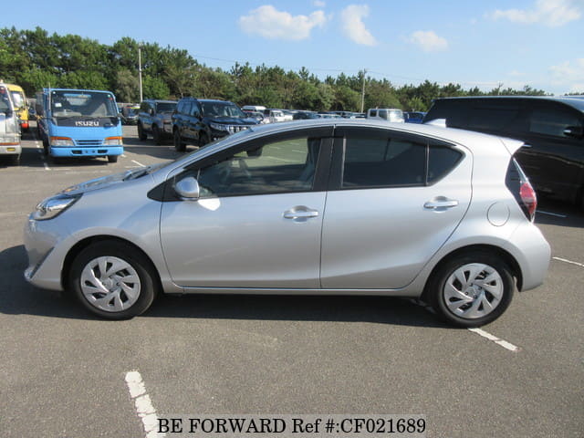 2020 Toyota Aqua, photo 2 of 3