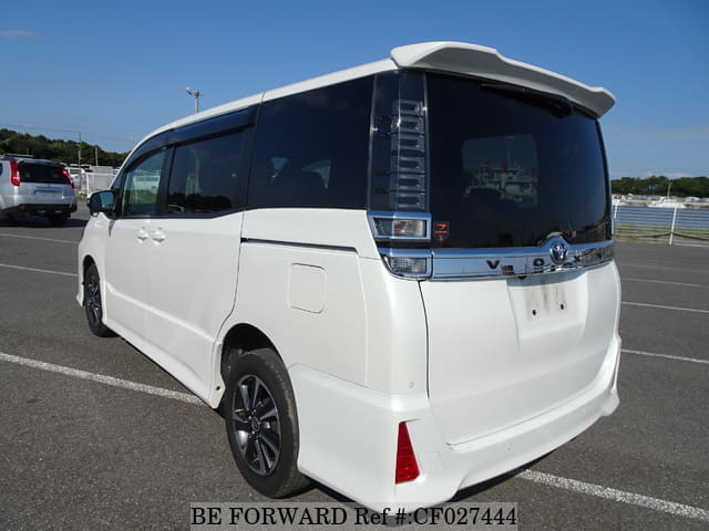 2021 Toyota Voxy, photo 3 of 3