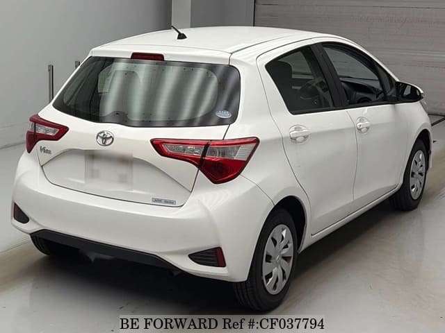 2019 Toyota Vitz, photo 2 of 2
