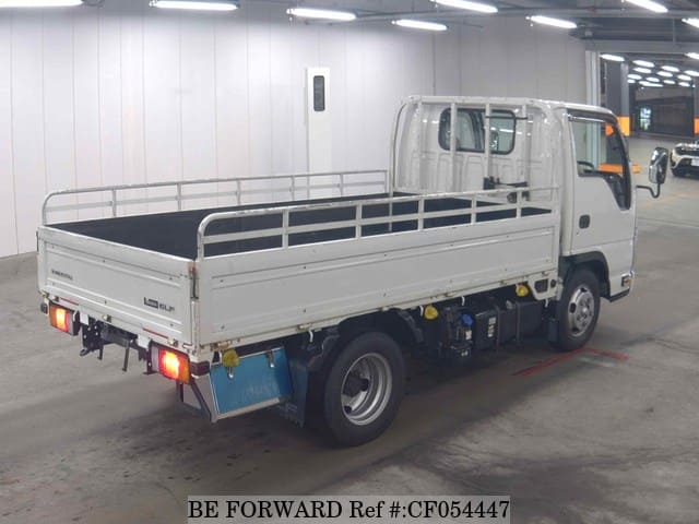 2019 Isuzu Elf, photo 2 of 3