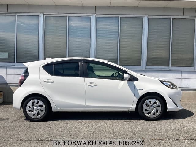 2019 Toyota Aqua, photo 3 of 3