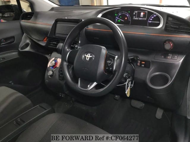 2021 Toyota Sienta, photo 3 of 3
