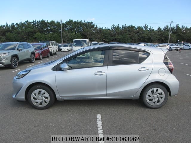 2020 Toyota Aqua, photo 2 of 3