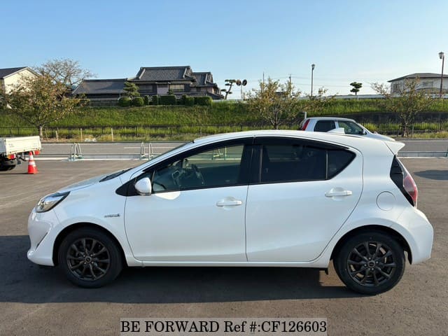 2019 Toyota Aqua, photo 2 of 3