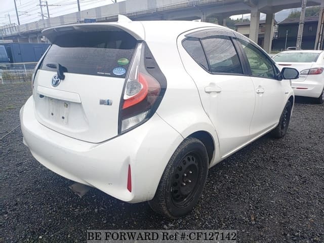 2020 Toyota Aqua, photo 2 of 3