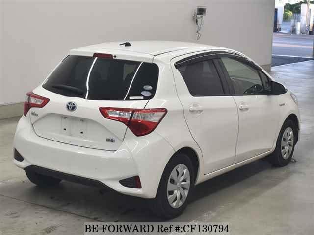2019 Toyota Vitz, photo 2 of 3