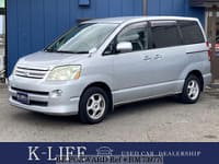 2005 TOYOTA NOAH 2.0X4WD