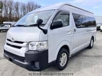 TOYOTA Hiace Commuter