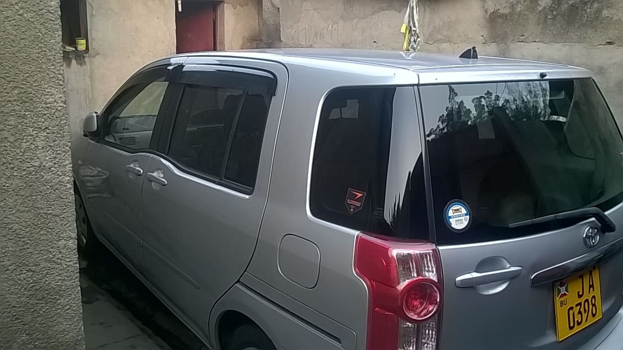 Подлокотник toyota raum